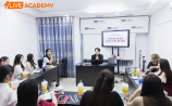 SAU ĐẠI HỌC NÊN HỌC NGHỀ GÌ? CƠ HỘI VỚI NGHỀ HOST LIVESTREAM